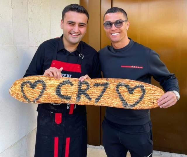 Portekizli yıldız Cristiano Ronaldo, CZN Burak'ın restoranını ziyaret etti Portekizli yıldız Cristiano Ronaldo, CZN Burak'ın restoranını ziyaret etti