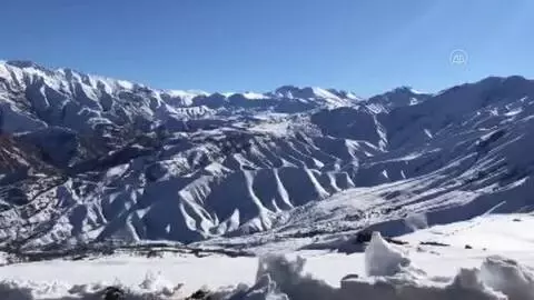 Son dakika haberi: Şemdinli'de çığ altında kalan askerin naaşına ulaşıldı Son dakika haberi: Şemdinli'de çığ altında kalan askerin naaşına ulaşıldı