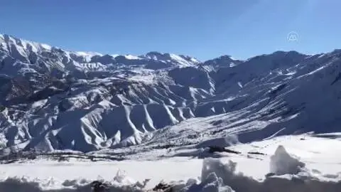 Son dakika haberi: Şemdinli'de çığ altında kalan askerin naaşına ulaşıldı Son dakika haberi: Şemdinli'de çığ altında kalan askerin naaşına ulaşıldı