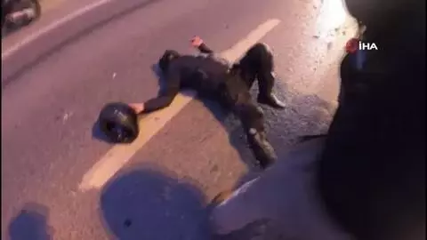 Seyir halindeki motosikletlilerin feci kazası kamerada