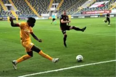 Gençlerbirliği: 1 - Kayserispor: 1 (İlk yarı) Gençlerbirliği: 1 - Kayserispor: 1 (İlk yarı)