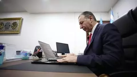 Türkmen Bakan Maruf'un 'Yılın Fotoğrafları'nda tercihi 'Gence'de yeğene veda' oldu