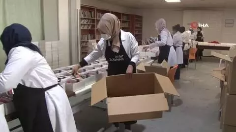 Tuzla'da korona virüs sürecinde ihtiyaç sahibi kadınlara iş imkanı Tuzla'da korona virüs sürecinde ihtiyaç sahibi kadınlara iş imkanı