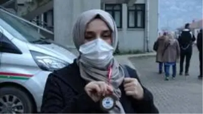 Son dakika haberleri! Acılı anne, duruşmaya kazada ölen oğlunun madalyasıyla geldi Son dakika haberleri! Acılı anne, duruşmaya kazada ölen oğlunun madalyasıyla geldi