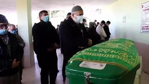 Afrin görevi dönüşünde kazada yaşamını yitiren sağlıkçı son yolculuğa uğurlandı Afrin görevi dönüşünde kazada yaşamını yitiren sağlıkçı son yolculuğa uğurlandı
