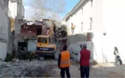 Altınkurnalar Camiine nefes aldıran yıkım Altınkurnalar Camiine nefes aldıran yıkım