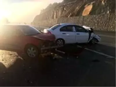 Antalya'da zincirleme kaza: 7 yaralı Antalya'da zincirleme kaza: 7 yaralı