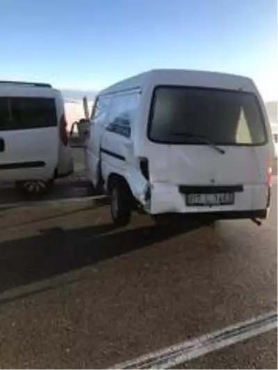 Antalya'da zincirleme kaza: 7 yaralı Antalya'da zincirleme kaza: 7 yaralı
