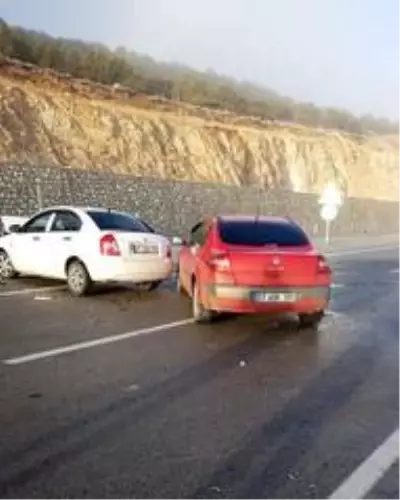 Antalya'da zincirleme kaza: 7 yaralı Antalya'da zincirleme kaza: 7 yaralı
