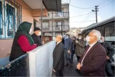 Başkan Soyer'den İzmir sokaklarında inceleme Başkan Soyer'den İzmir sokaklarında inceleme
