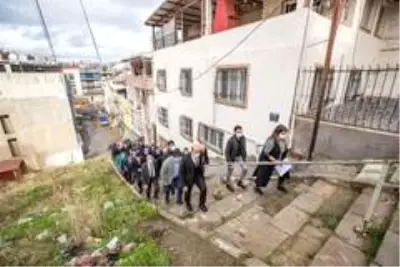 Başkan Soyer'den İzmir sokaklarında inceleme Başkan Soyer'den İzmir sokaklarında inceleme