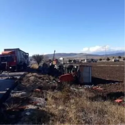 Burdur'da zincirleme kaza; 3 tır ve 3 araç birbirine girdi Burdur'da zincirleme kaza; 3 tır ve 3 araç birbirine girdi
