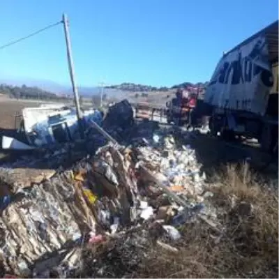 Burdur'da zincirleme kaza; 3 tır ve 3 araç birbirine girdi Burdur'da zincirleme kaza; 3 tır ve 3 araç birbirine girdi