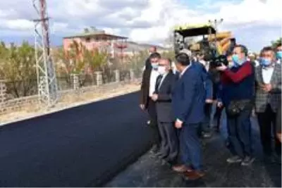 Kayseri Büyükşehir Belediyesi ilçelere 14 milyon liralık asfalt serdi Kayseri Büyükşehir Belediyesi ilçelere 14 milyon liralık asfalt serdi