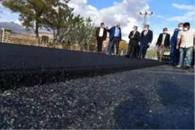 Kayseri Büyükşehir Belediyesi ilçelere 14 milyon liralık asfalt serdi Kayseri Büyükşehir Belediyesi ilçelere 14 milyon liralık asfalt serdi
