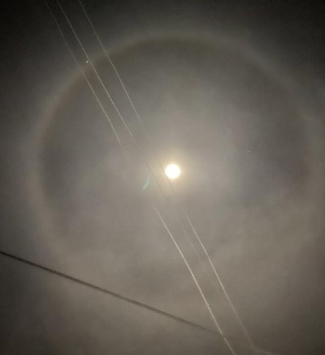 The 'moon ring' seen in many provinces after the earthquake upset citizens