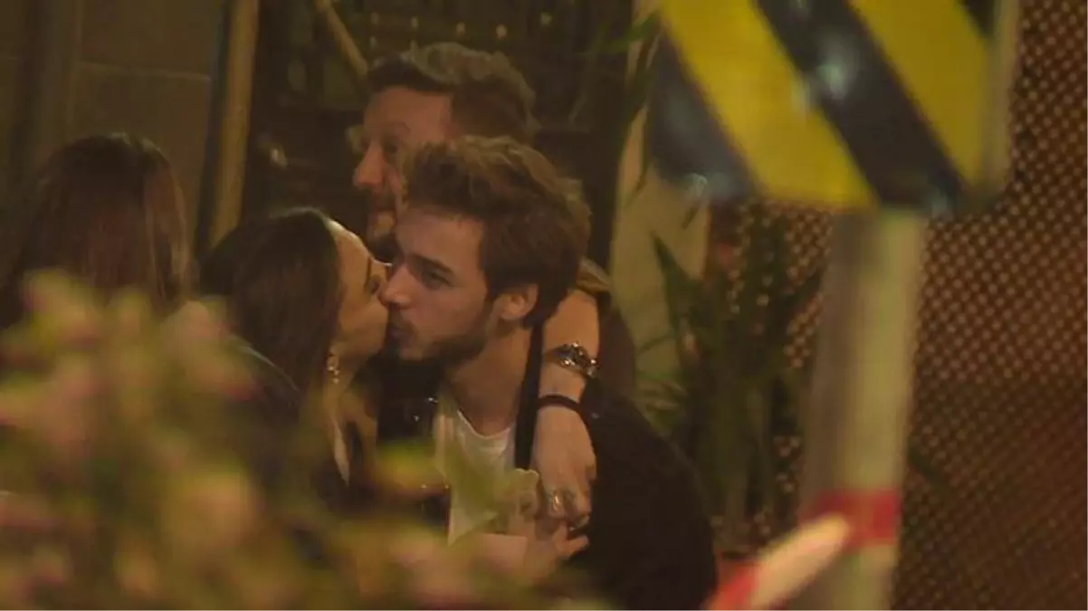 Kendisinden 9 yaş büyük olan Dilara Aksüyek ile aşk yaşayan Onur Bay