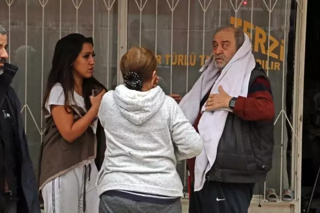 Ailesine sinirlenen madde bağımlısı adam, evini ateşe verdi Ailesine sinirlenen madde bağımlısı adam, evini ateşe verdi