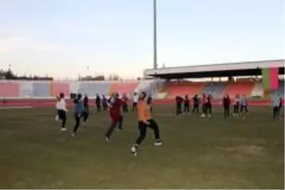 Isparta'da gençler özel yetenek sınavlarına ücretsiz kursla hazırlanıyor Isparta'da gençler özel yetenek sınavlarına ücretsiz kursla hazırlanıyor