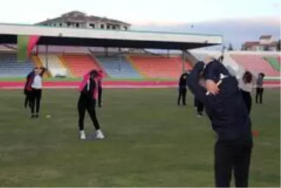 Isparta'da gençler özel yetenek sınavlarına ücretsiz kursla hazırlanıyor Isparta'da gençler özel yetenek sınavlarına ücretsiz kursla hazırlanıyor