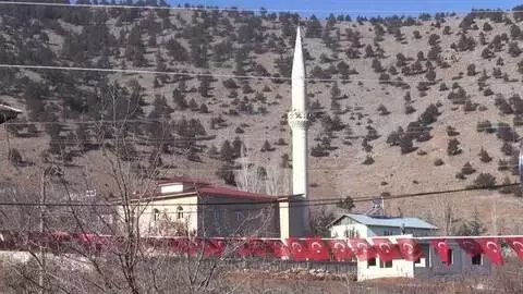 Son dakika haberleri: KAHRAMANMARAŞ - Hakkari'de çığ düşmesi sonucu şehit olan asker son yolculuğuna uğurlandı Son dakika haberleri: KAHRAMANMARAŞ - Hakkari'de çığ düşmesi sonucu şehit olan asker son yolculuğuna uğurlandı
