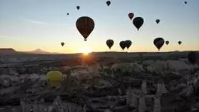 Kapadokya'yı 115 bin turist gökyüzünden izledi Kapadokya'yı 115 bin turist gökyüzünden izledi