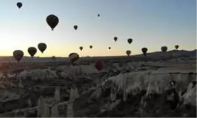 Kapadokya'yı 115 bin turist gökyüzünden izledi Kapadokya'yı 115 bin turist gökyüzünden izledi