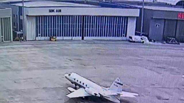 Kara para aklama operasyonunda dikkat çeken görüntüler! SBK Holding'e ait havayolu şirketinin tabelası değiştirilmiş