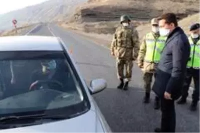 Son dakika! Kaymakam Kaptanoğlu, Jandarma kontrol uygulama noktasını ziyaret etti Son dakika! Kaymakam Kaptanoğlu, Jandarma kontrol uygulama noktasını ziyaret etti