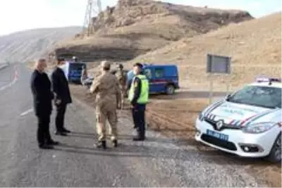 Son dakika! Kaymakam Kaptanoğlu, Jandarma kontrol uygulama noktasını ziyaret etti Son dakika! Kaymakam Kaptanoğlu, Jandarma kontrol uygulama noktasını ziyaret etti