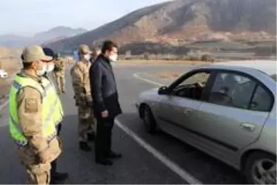 Son dakika! Kaymakam Kaptanoğlu, Jandarma kontrol uygulama noktasını ziyaret etti Son dakika! Kaymakam Kaptanoğlu, Jandarma kontrol uygulama noktasını ziyaret etti