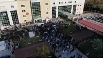 Korona virüse yenilen yılın doktorunun cenazesine yoğun katılım Korona virüse yenilen yılın doktorunun cenazesine yoğun katılım