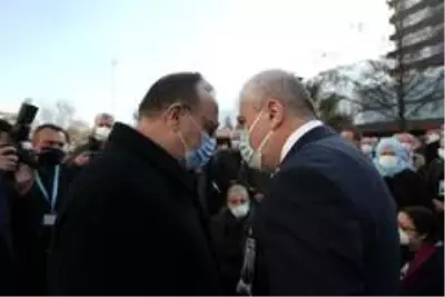 Korona virüse yenilen yılın doktorunun cenazesine yoğun katılım Korona virüse yenilen yılın doktorunun cenazesine yoğun katılım