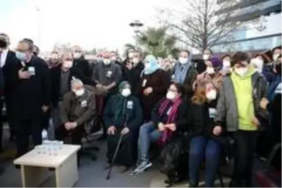 Korona virüse yenilen yılın doktorunun cenazesine yoğun katılım Korona virüse yenilen yılın doktorunun cenazesine yoğun katılım