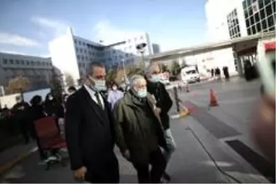Korona virüse yenilen yılın doktorunun cenazesine yoğun katılım Korona virüse yenilen yılın doktorunun cenazesine yoğun katılım