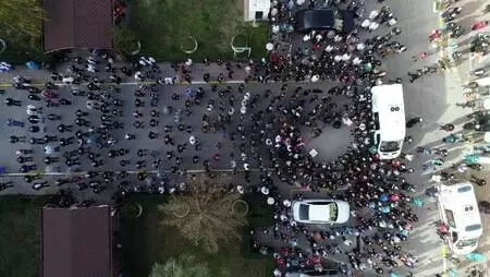 Koronavirüsten hayatını kaybeden doktora çalıştığı hastanede gözyaşlı veda Koronavirüsten hayatını kaybeden doktora çalıştığı hastanede gözyaşlı veda