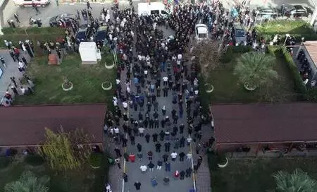 Koronavirüsten hayatını kaybeden doktora çalıştığı hastanede gözyaşlı veda Koronavirüsten hayatını kaybeden doktora çalıştığı hastanede gözyaşlı veda