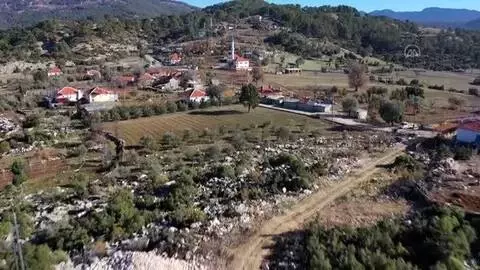 Mahallelinin yıllardır süren 'yıldırım' korkusu sona erdi Mahallelinin yıllardır süren 'yıldırım' korkusu sona erdi