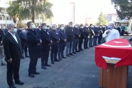Orman yangını alanında kalp krizi geçirerek ölen şube müdürü için tören düzenlendi Orman yangını alanında kalp krizi geçirerek ölen şube müdürü için tören düzenlendi