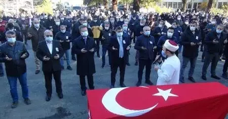 Orman yangını alanında kalp krizi geçirerek ölen şube müdürü için tören düzenlendi Orman yangını alanında kalp krizi geçirerek ölen şube müdürü için tören düzenlendi