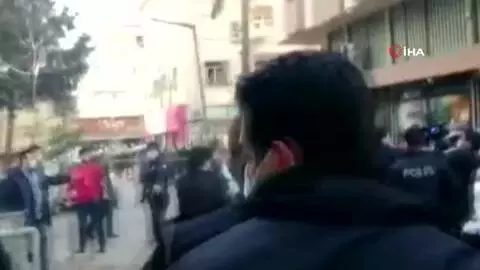Maltepe'de feci olay: öğretim üyesi kadın önce bıçaklanarak öldürüldü sonra yakıldı Maltepe'de feci olay: öğretim üyesi kadın önce bıçaklanarak öldürüldü sonra yakıldı