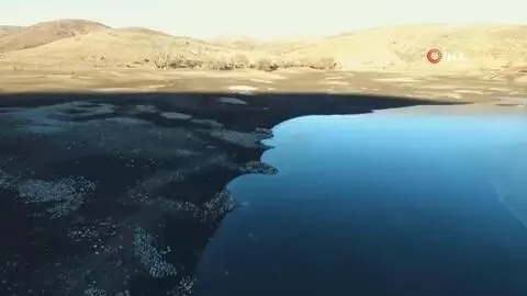 Sular çekildi, 50 yıl sonra mezarlar ortaya çıktı Sular çekildi, 50 yıl sonra mezarlar ortaya çıktı