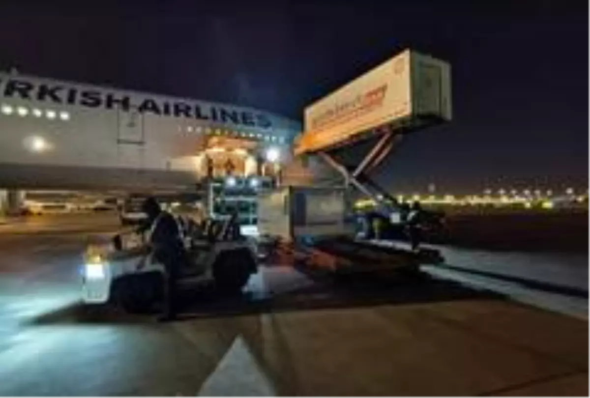 Çin aşılarını Türkiye'ye taşıyan uçaktan ilk görüntü