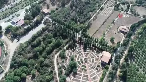 Türkiye'den kaçırdıkları şifalı bitkileri ilaç olarak Türkiye'ye geri satıyorlar Türkiye'den kaçırdıkları şifalı bitkileri ilaç olarak Türkiye'ye geri satıyorlar