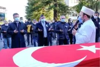 Orman yangını alanında kalp krizi geçirerek ölen şube müdürü için tören düzenlendi Orman yangını alanında kalp krizi geçirerek ölen şube müdürü için tören düzenlendi