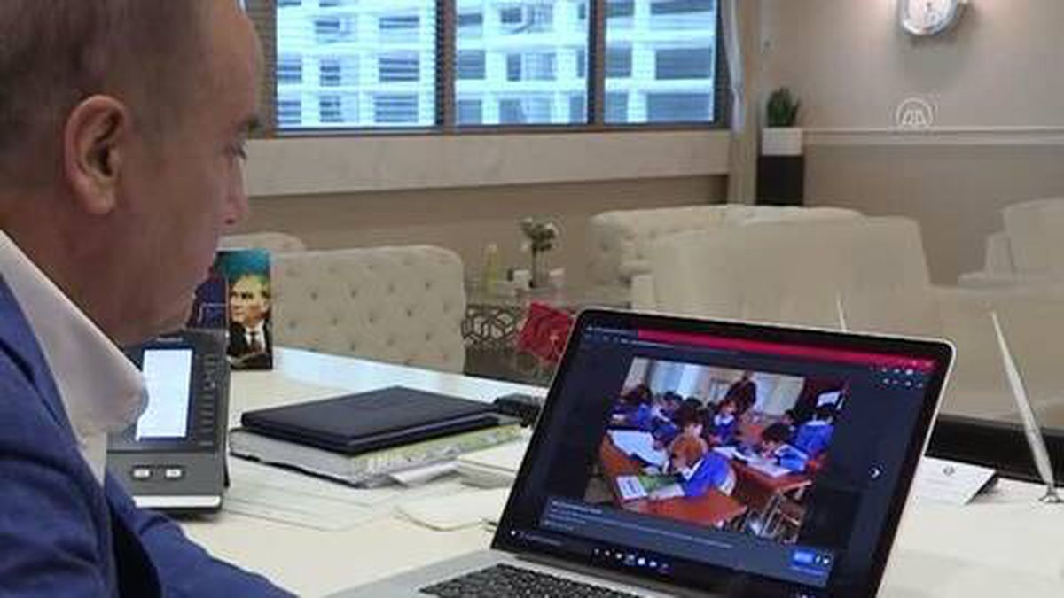 Antalya Büyükşehir Belediye Başkanı Muhittin böcek, AA Yılın Fotoğrafları oylamasına katıldı