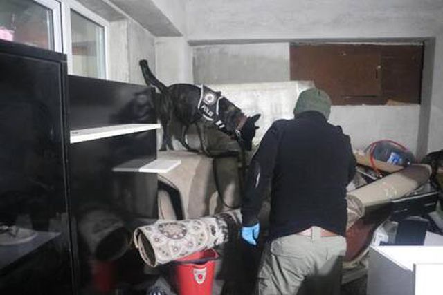 Denizli'de uyuşturucu satıcılarına şafak operasyonu! Elektrikli süpürgeden uyuşturucu çıktı