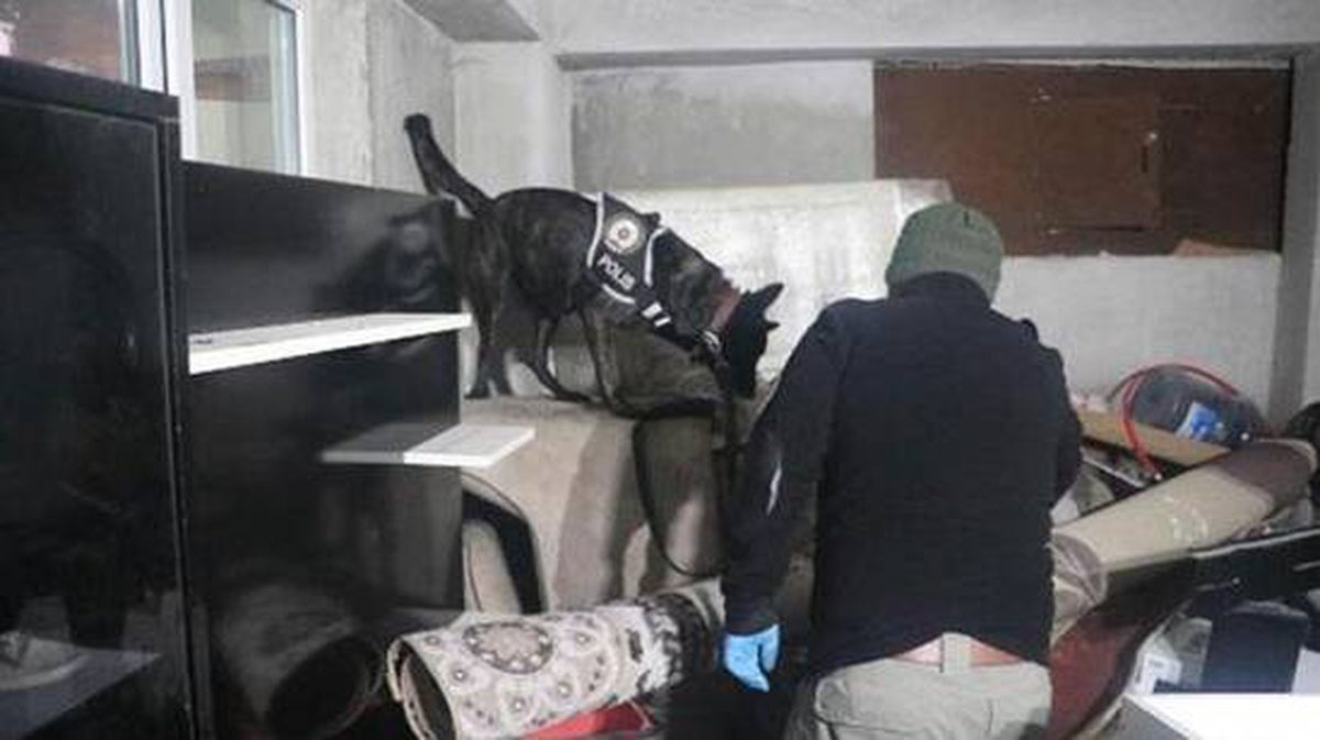 Denizli'de uyuşturucu satıcılarına şafak operasyonu! Elektrikli süpürgeden uyuşturucu çıktı