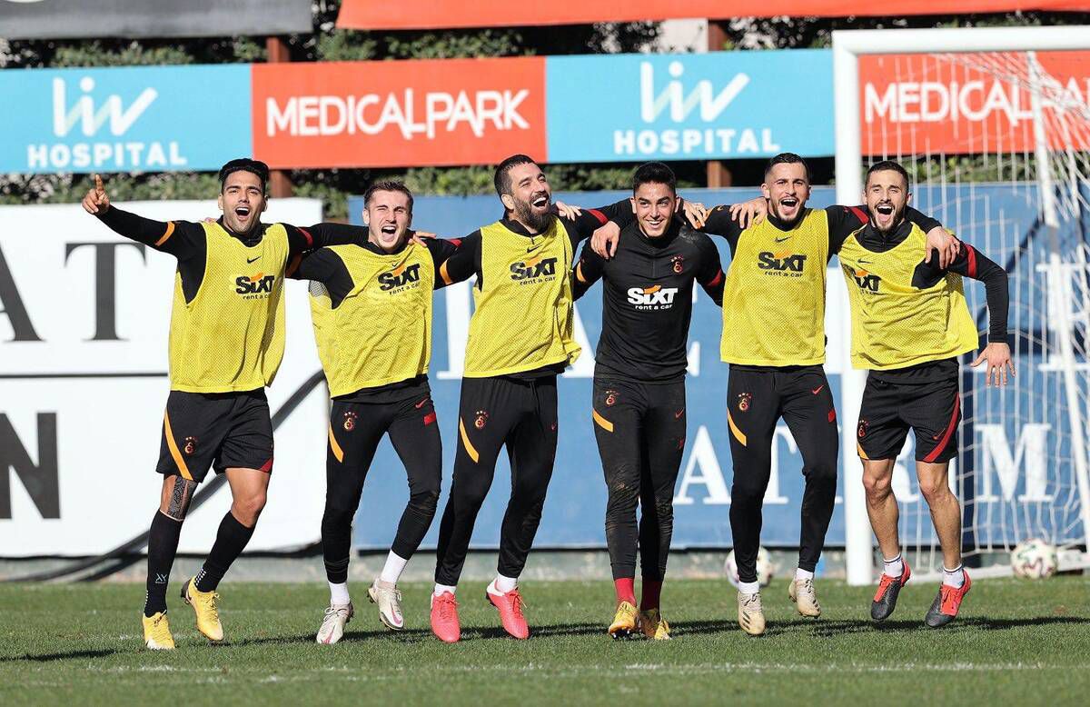 Galatasaray yönetimi, futbolcuların 100 milyon TL'lik alacaklarını ödedi