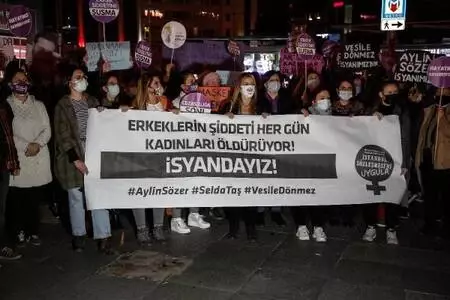 Kadıköy'de kadın cinayetleri protestosu